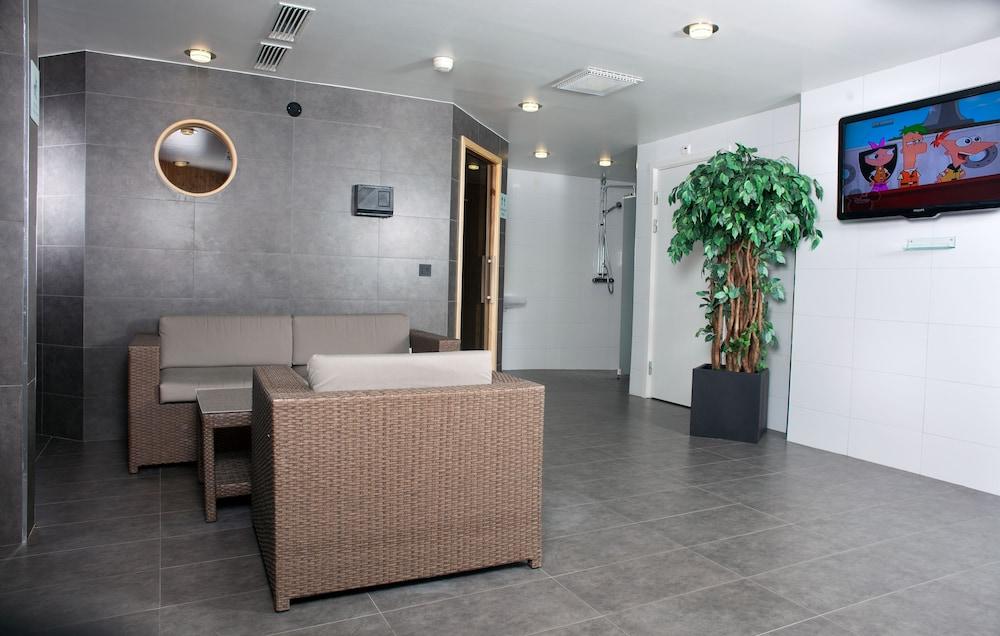 Scandic Grand Hotel Йоребру Екстериор снимка