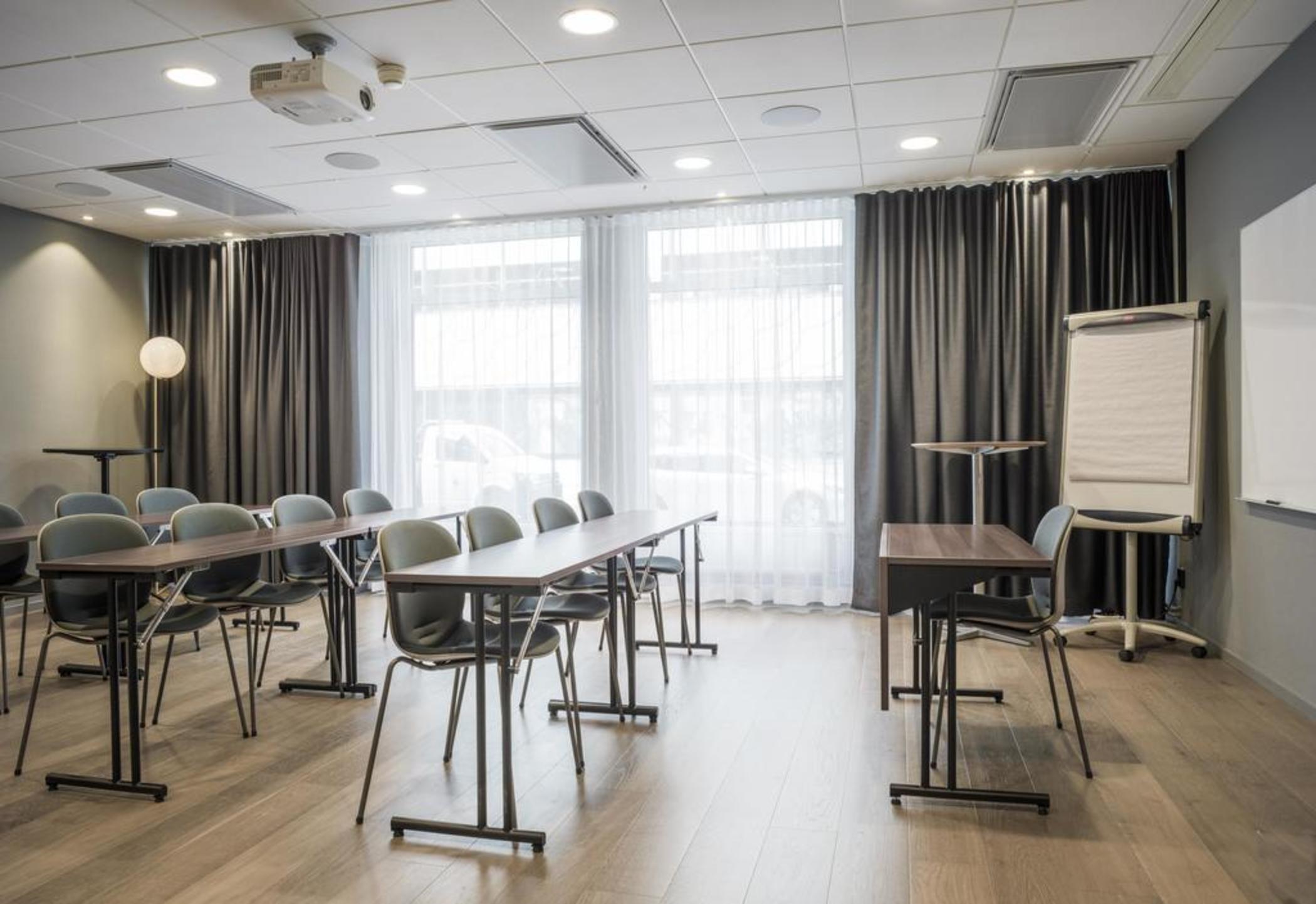 Scandic Grand Hotel Йоребру Екстериор снимка