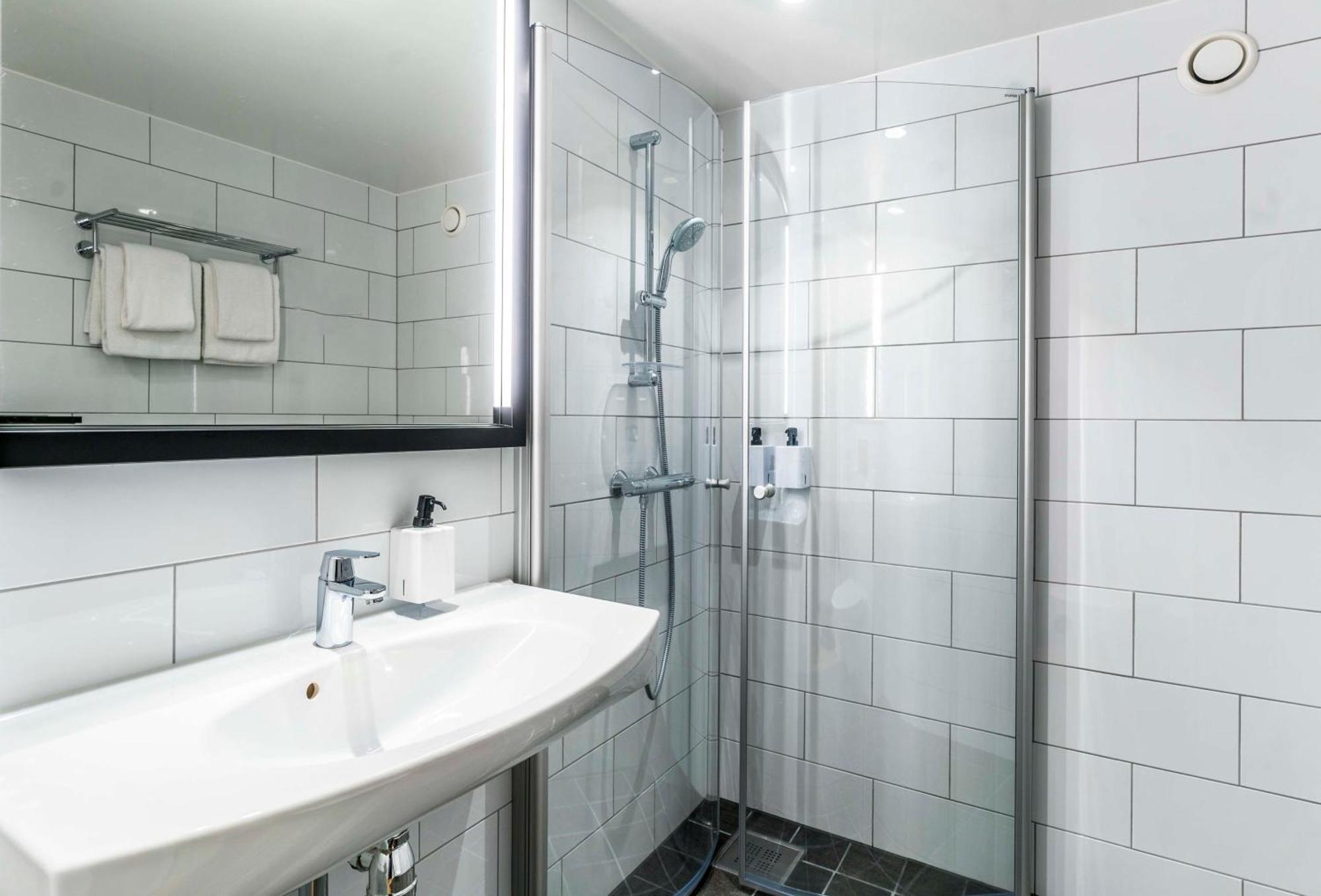 Scandic Grand Hotel Йоребру Екстериор снимка