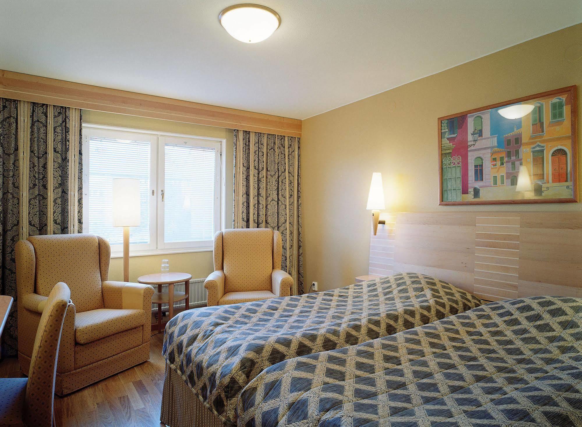 Scandic Grand Hotel Йоребру Стая снимка